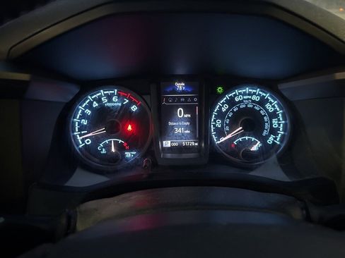 Used 2017 Toyota Tacoma TRD Sport image 9