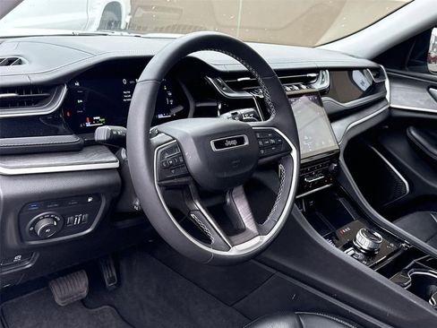 Used 2022 Jeep Grand Cherokee Limited 4xe w/ Luxury Tech Group II image 9