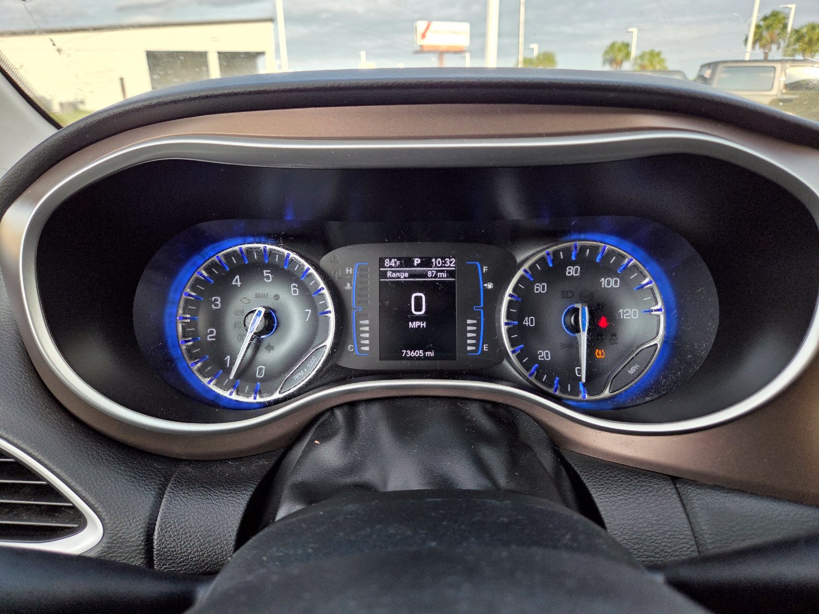Used 2023 Chrysler Voyager LX FWD image 10