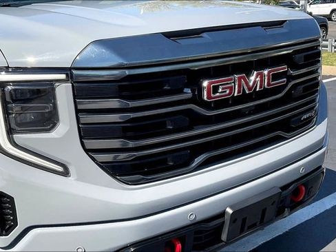 Used 2024 GMC Sierra 1500 AT4 w/ Technology Package image 30