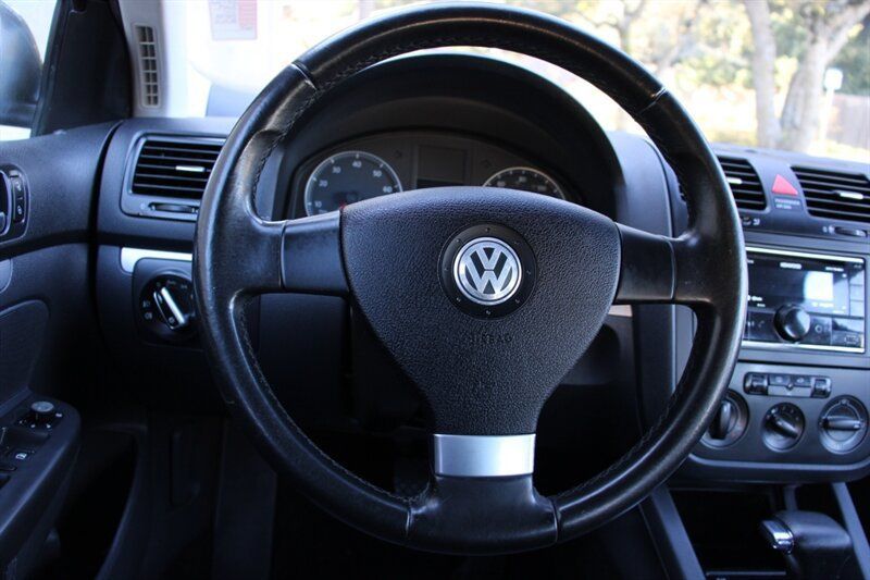 Used 2009 Volkswagen Jetta SE FWD image 18