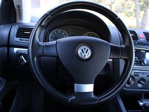 Used 2009 Volkswagen Jetta SE image 18