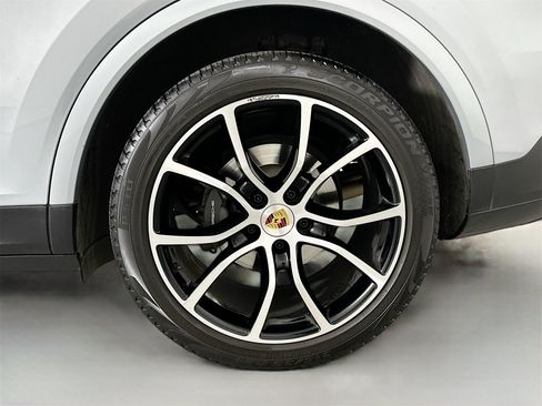 Certified 2020 Porsche Cayenne image 12