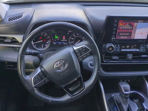 Used 2020 Toyota Highlander XLE image 14