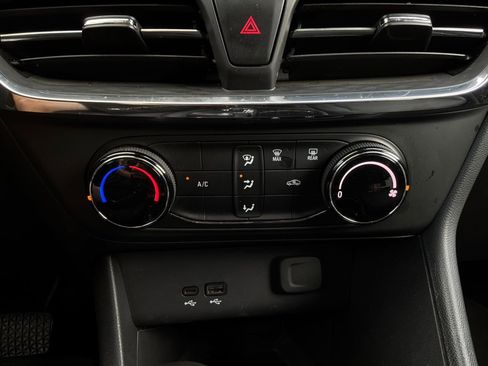 Used 2025 Buick Encore GX Preferred FWD image 25