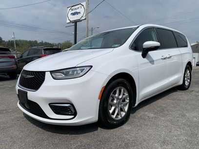 Used 2023 Chrysler Pacifica Touring-L