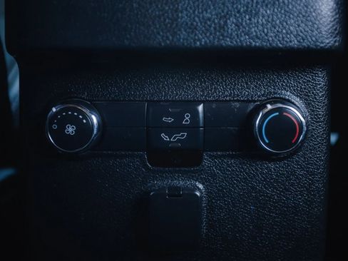 Used 2018 Ford Explorer XLT w/ Equipment Group 202A image 28