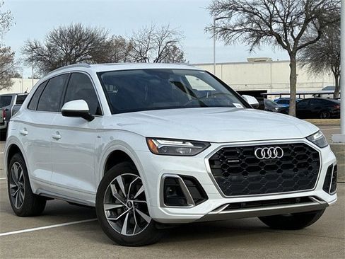Used 2023 Audi Q5 2.0T Premium Plus w/ Premium Plus Package image 2