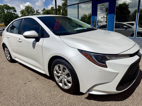 Used 2022 Toyota Corolla LE FWD image 4