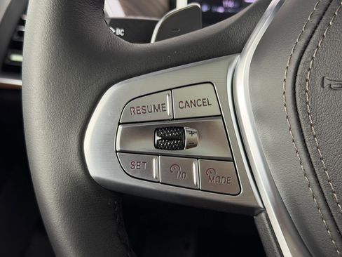 Used 2027 BMW X7 xDrive40i AWD/4WD image 16