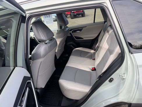 Used 2022 Toyota RAV4 XLE Premium image 12