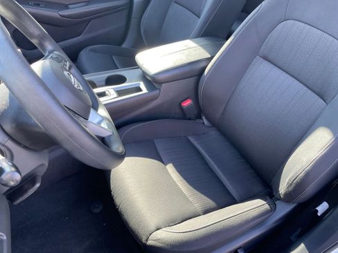 Used 2025 Nissan Altima 2.5 SV image 36