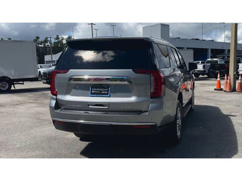 Certified 2023 GMC Yukon SLT w/ SLT Premium Package AWD/4WD image 8