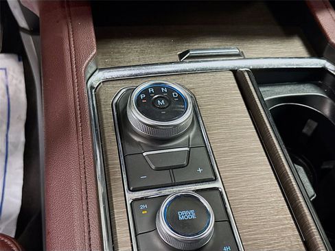 Used 2024 Ford Expedition Limited image 17