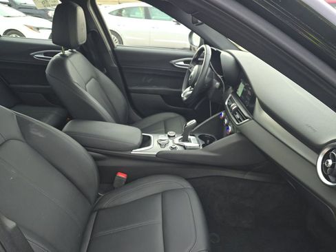 Used 2024 Alfa Romeo Giulia Ti AWD/4WD image 9
