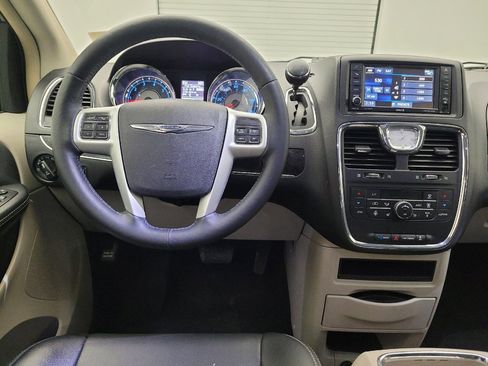 Used 2015 Chrysler Town & Country Touring-L w/ Driver Convenience Group FWD image 22