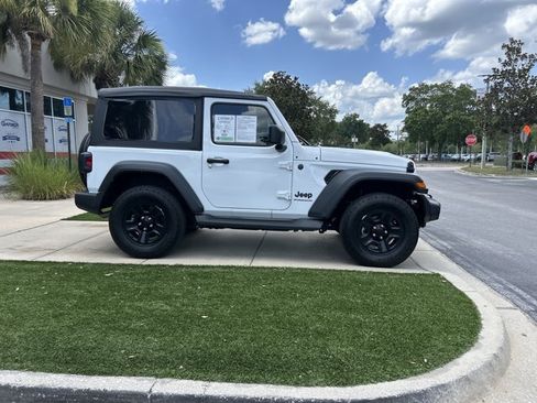 Used 2025 Jeep Wrangler Sport AWD/4WD image 3