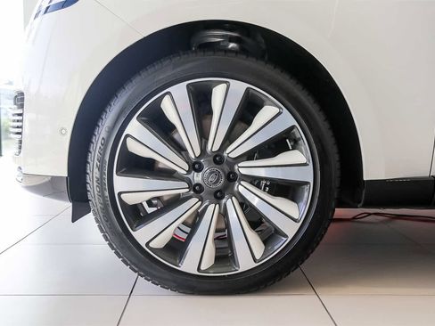 New 2024 Land Rover Range Rover SV image 10