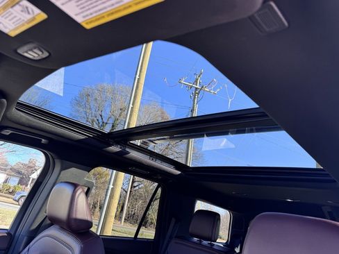 Used 2024 Ford Expedition Limited image 11