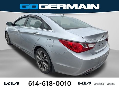 Used 2013 Hyundai Sonata SE w/ Navigation & Sunroof Pkg FWD image 3