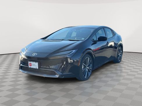 Used 2025 Toyota Prius XLE image 3