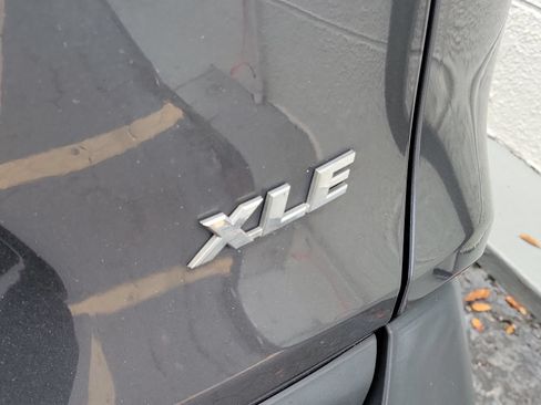 Used 2019 Toyota RAV4 XLE Premium FWD image 7