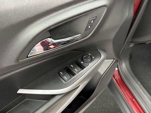 Used 2025 Chevrolet Trax RS w/ Driver Confidence Package image 15