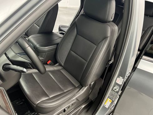 Used 2025 Chevrolet Tahoe LT image 9