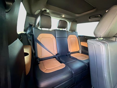 Used 2023 Land Rover Defender 130 X-Dynamic SE image 21