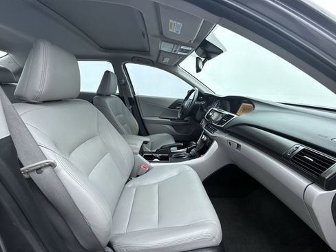 Used 2015 Honda Accord Touring image 15