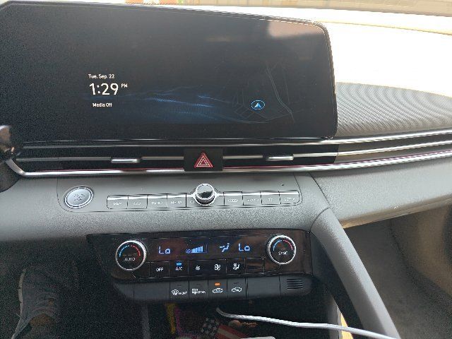 Used 2024 Hyundai Elantra SEL FWD image 9