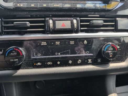 Used 2024 Nissan Pathfinder SL AWD/4WD image 19
