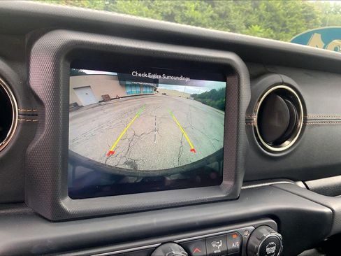Used 2021 Jeep Wrangler Unlimited Sahara AWD/4WD image 22