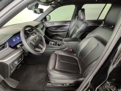 Certified 2024 Jeep Grand Cherokee Limited w/ Black Appearance Package AWD/4WD image 17