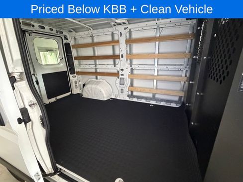Used 2025 RAM ProMaster 2500 w/ U-Haul Equipment Group FWD image 17