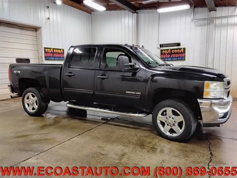 Used 2011 Chevrolet Silverado 2500 LT w/ Interior Plus Package AWD/4WD image 2