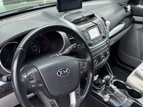 Used 2015 Kia Sorento LX image 9