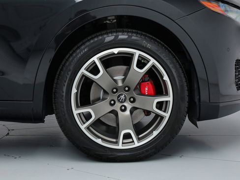 Certified 2023 Maserati Levante GT AWD/4WD image 22