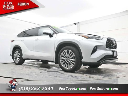 Used 2024 Toyota Highlander Platinum image 16