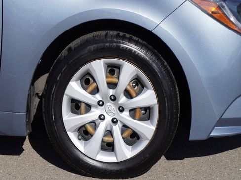 Used 2020 Toyota Corolla LE image 5