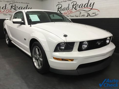 Used 2005 Ford Mustang GT Premium image 3