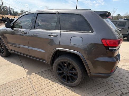 Used 2019 Jeep Grand Cherokee Altitude image 10
