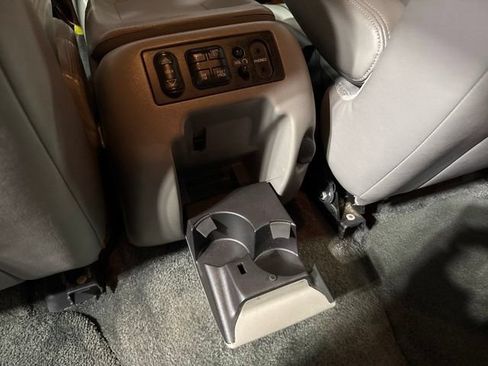 Used 2001 Chevrolet Suburban LS AWD/4WD image 23