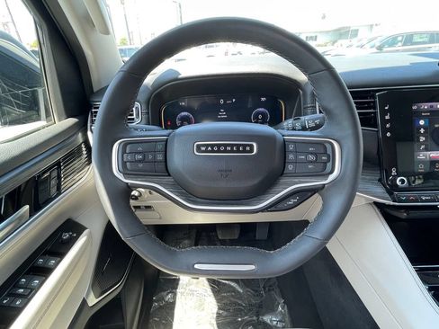 Used 2024 Jeep Wagoneer L Series III w/ Flexible Seating Group AWD/4WD image 27