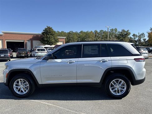 New 2025 Jeep Grand Cherokee Laredo X image 5