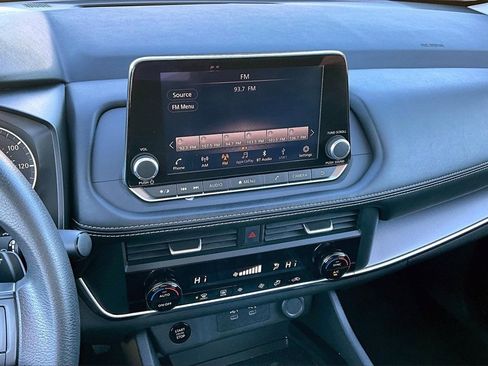 Used 2024 Nissan Rogue SV image 6