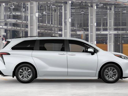 New 2026 Toyota Sienna XLE FWD image 14