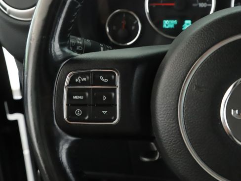 Used 2014 Jeep Wrangler Unlimited Sahara w/ Dual Top Group AWD/4WD image 8