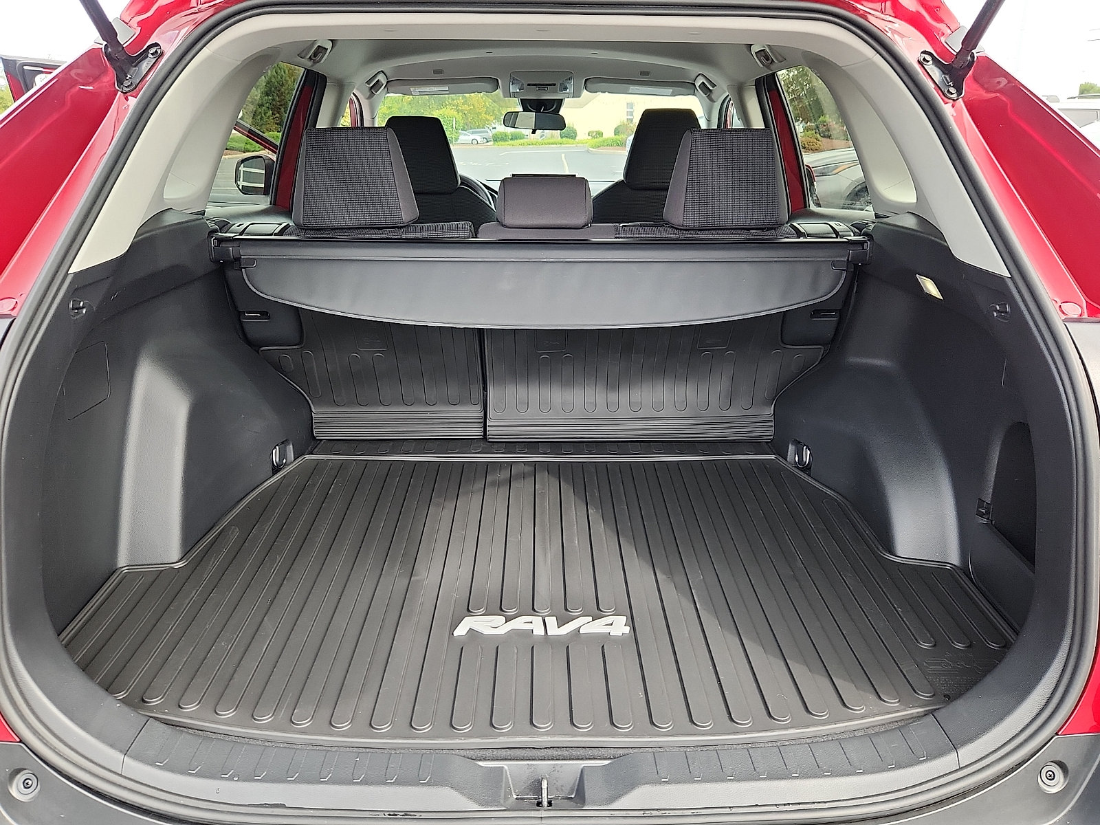 Used 2024 Toyota RAV4 LE AWD/4WD image 32