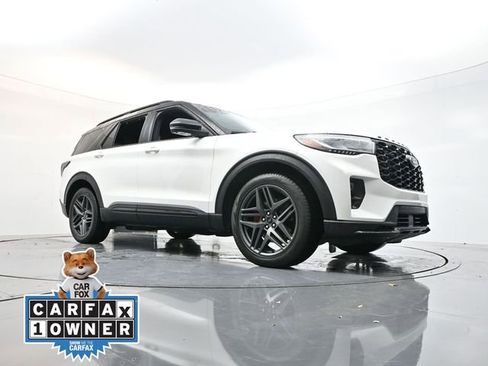 Used 2025 Ford Explorer ST image 31